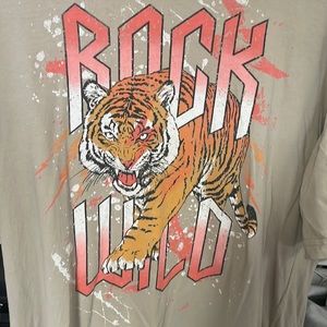 Graphic ✈️ T-shirt size Med